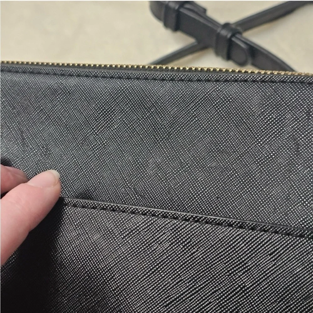 Steve Madden Elegant Black Crossbody Bag with Gold Chain
